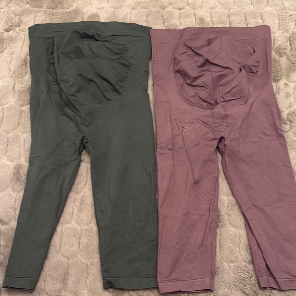 BLANQI MATERNITY Cropped leggings in Green and Purple